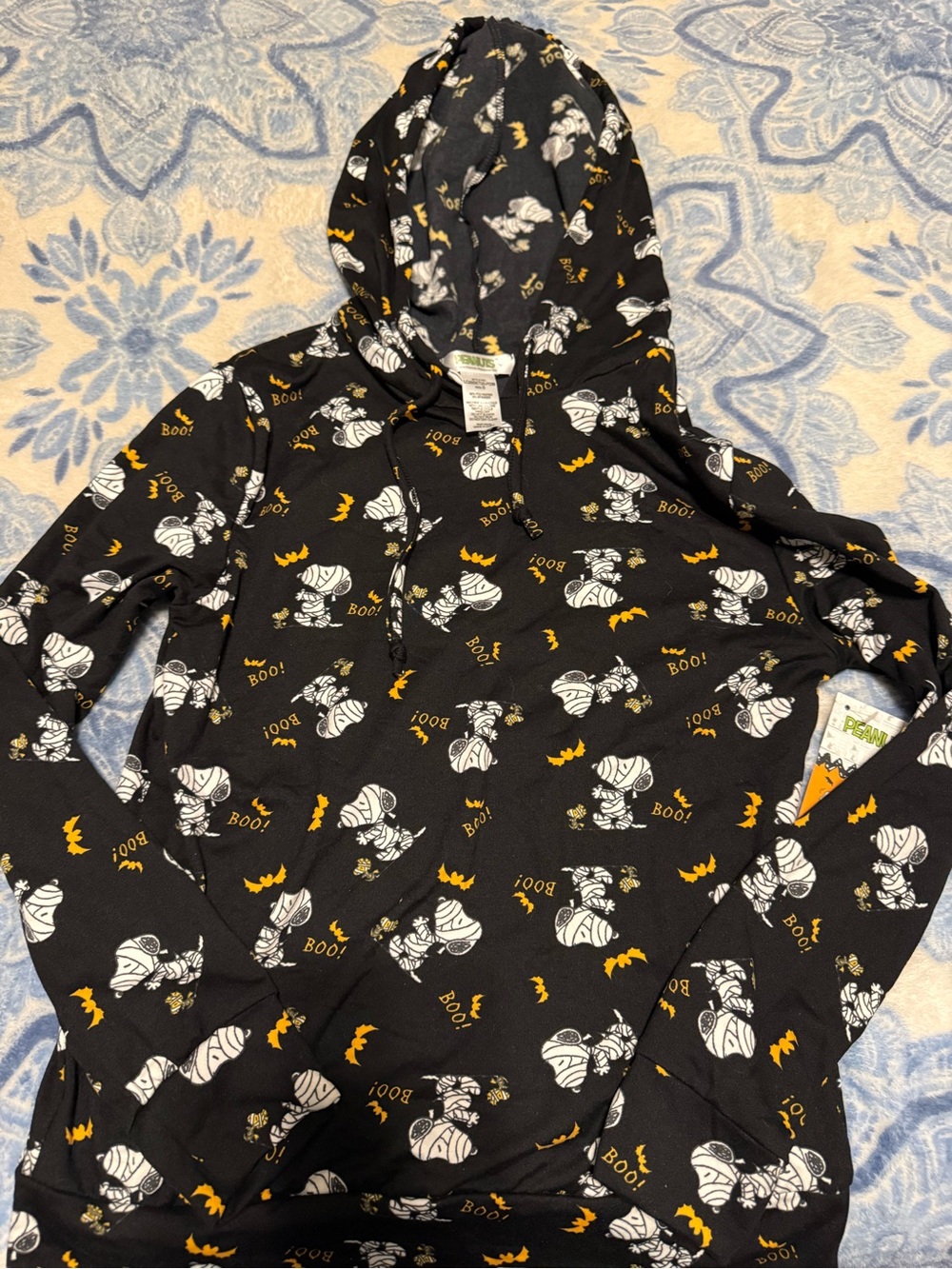 Snoopy Black Halloween Mummy Print Hoodie Sweater - Size Small NWT